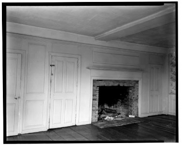 Historical American Buildings Survey L. C. Durette, Photographer Oct. 18, 1936 FIREPLACE EAST ROOM- 1st FLOOR - Colonel Paul Wentworth House, Dover Street (moved to MA, Dover), HABS NH,9-SALFA,1-20