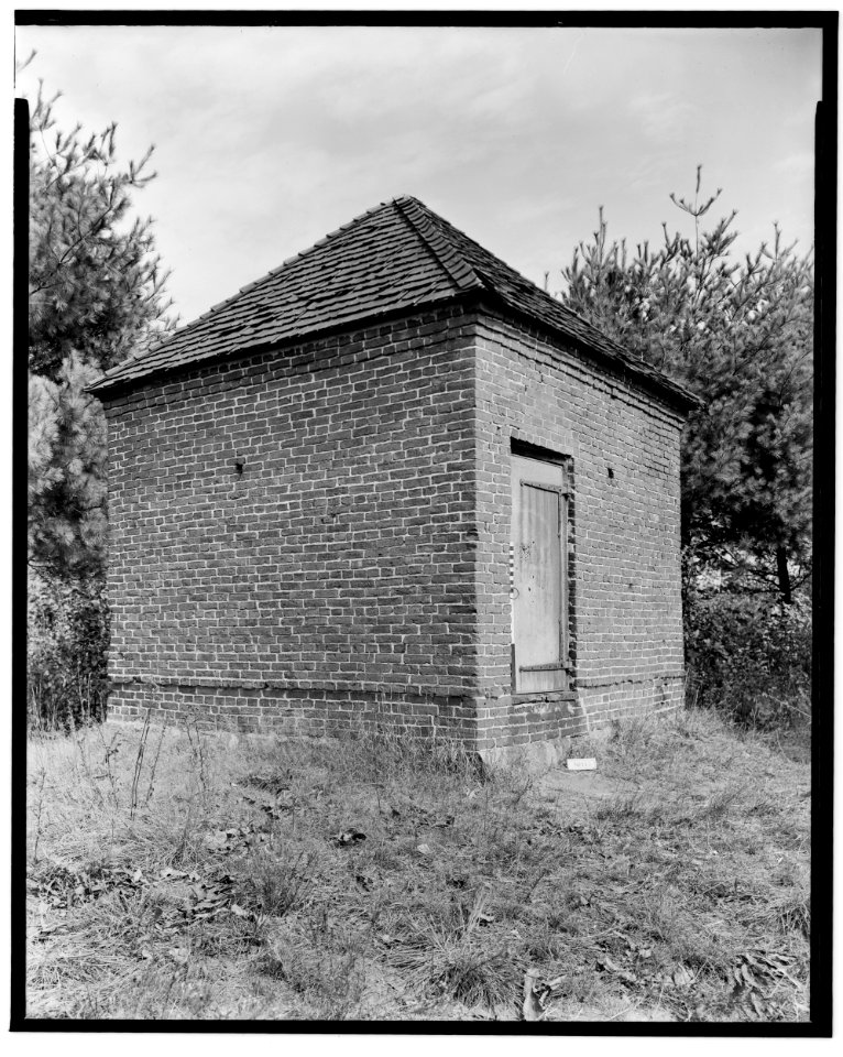 Historical American Buildings Survey L. C. Durette, Photographer Oct. 2, 1936 EXTERIOR LOOKING SOUTH WEST - Powder House, Exeter, Rockingham County, NH HABS NH,8-EX,9-1