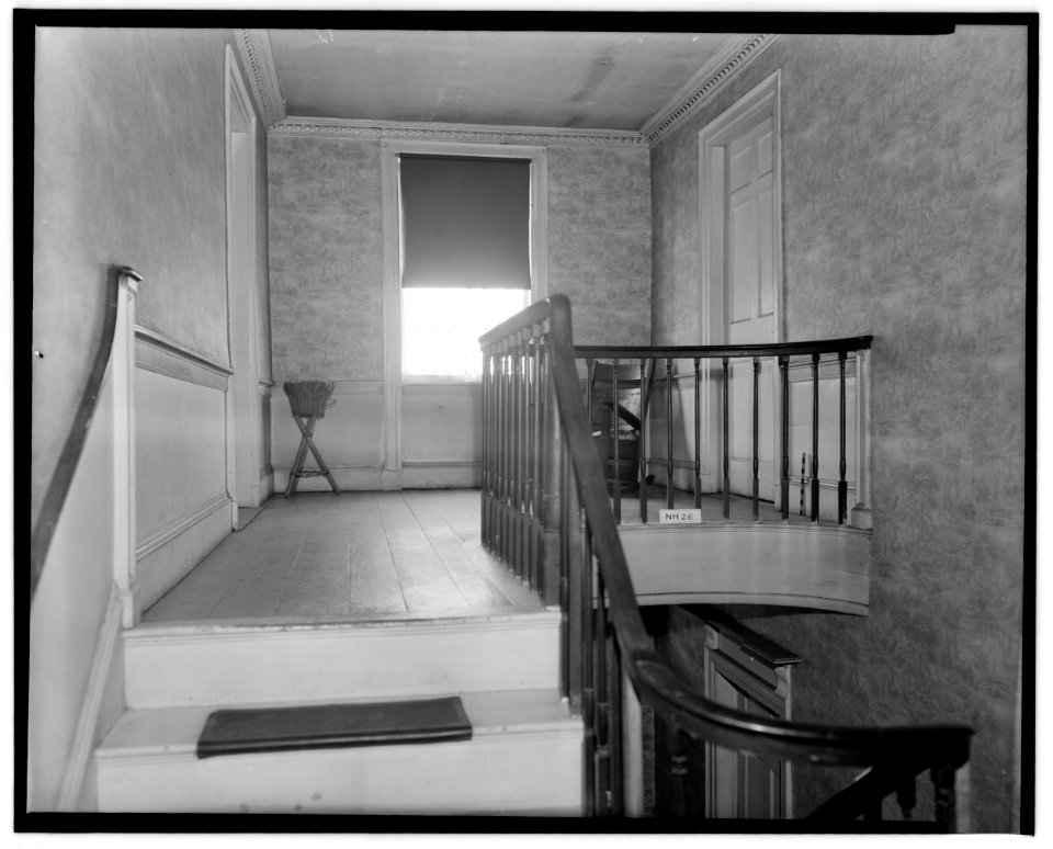 Historical American Buildings Survey L. C. Durette, Photographer April 25, 1936 FRONT STAIR HALL 2nd FLOOR - Captain Barnes House, 218 Islington Street, Portsmouth, Rockingham HABS NH,8-PORT,124-16