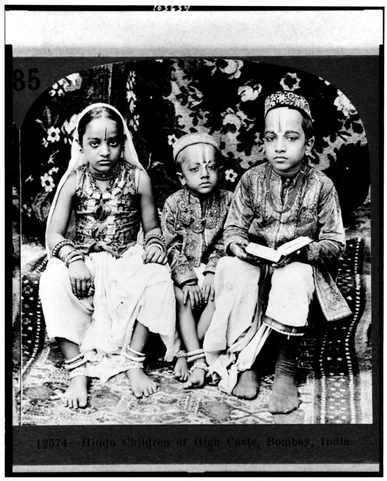 Hindu children of high caste, Bombay, India LCCN91787470