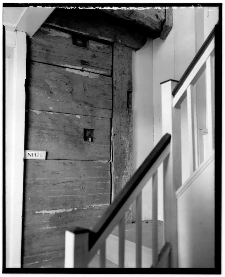 Historical American Buildings Survey L. C. Durette, Photographer July 27, 1936 NORTH CORNER OF GARRISON 1st STORY SHOWING OVERHANG - Gilman Garrison, Water and Clifford Streets, HABS NH,8-EX,2-12
