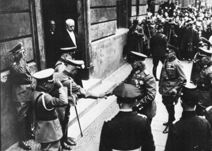 HindenburgYScheleicherEnEl85CumpleañosDelPrimero1932