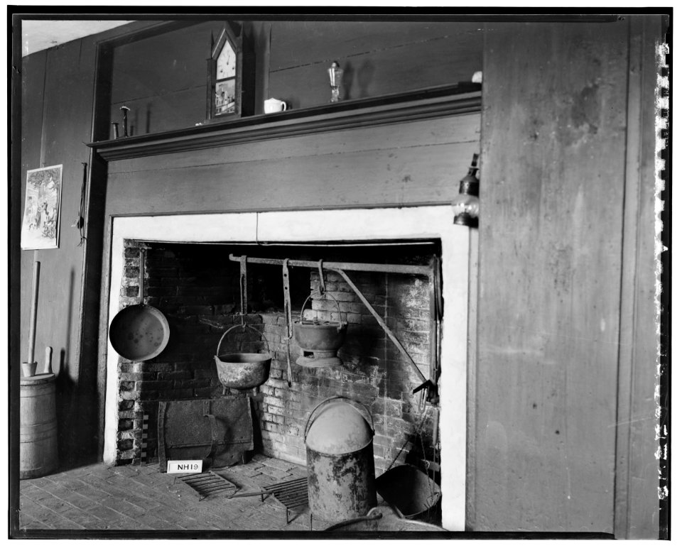Historical American Building Survey L. C. Durette, Photographer July 28, 1936. KITCHEN FIREPLACE - Parsonage, Newington, Rockingham County, NH HABS NH,8-NEWI,2-13
