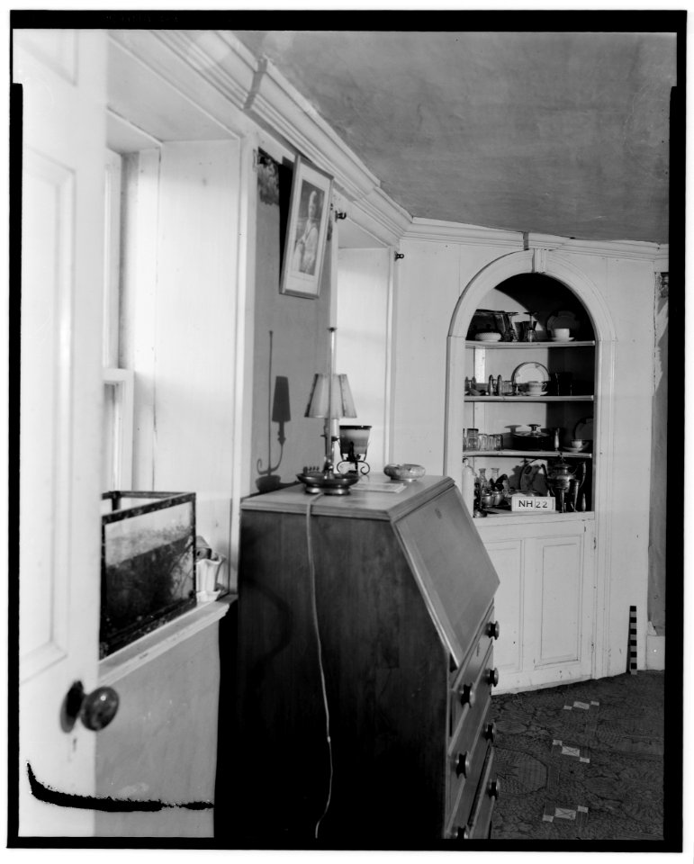 Historical American Buildings Survey L. C. Durette, Photographer July 28, 1936 CUPBOARD - LIVING ROOM - Pendergast Garrison, Packer's Falls, Durham, Strafford County, NH HABS NH,9-DUR.V,1-6
