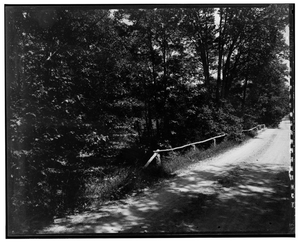 Historical American Buildings Survey L. C. Durette, Photographer May 15, 1936. SECOND NEW HAMPSHIRE TURNPIKE BRIDGE AT FULLERS TANNERY ROAD ON BRIDGE LOOKING SOUTH EAST - Second HABS NH,6-HILL.V,1A-1