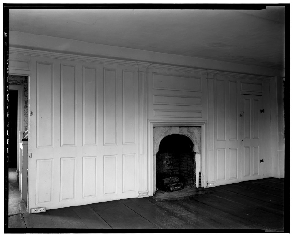 Historical American Buildings Survey L. C. Durette, Photographer Oct. 18, 1936 EAST ROOM 2nd FLOOR - Colonel Paul Wentworth House, Dover Street (moved to MA, Dover), Dover, HABS NH,9-SALFA,1-27