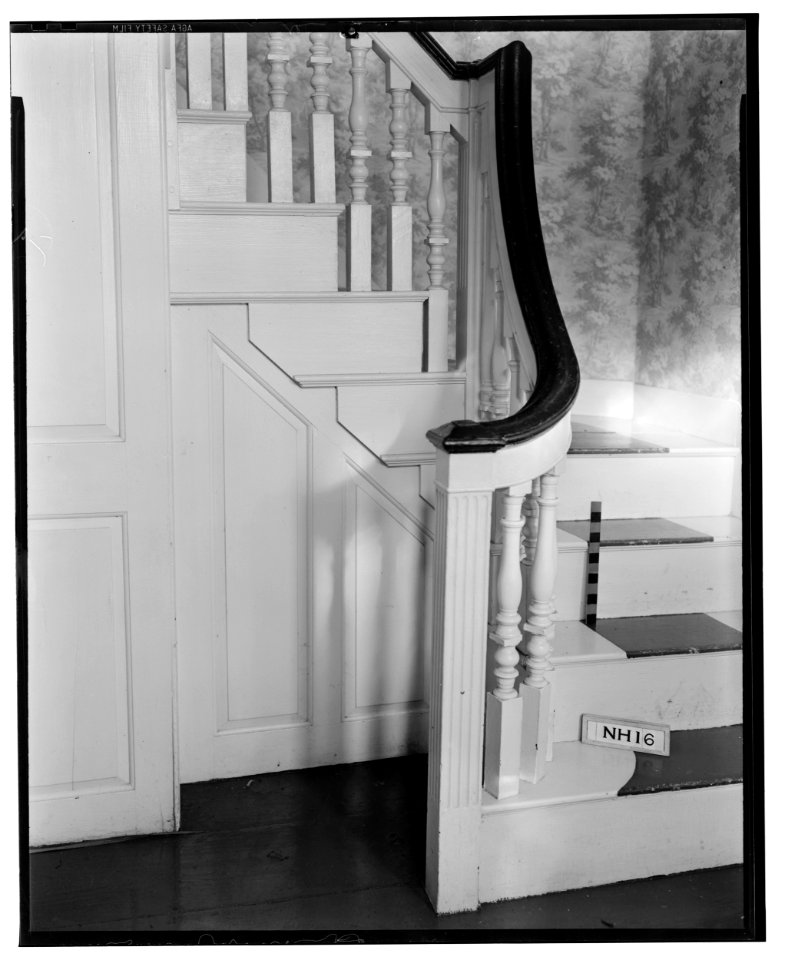 Historical American Buildings Survey L. C. Durette, Photographer Oct. 2, 1936 STAIR HALL LOOKING NORTH EAST - Amos Seavey House, Beach Boulevard, Rye, Rockingham County, NH HABS NH,8-RY,1-7