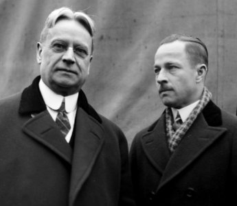Hiram Johnson and son LCCN2014715773 (cropped)