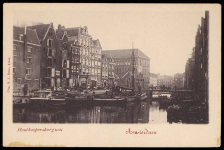 Houtkopersburgwal naar brug 291 met in het midden hoek Uilenburgersteeg. Uitgave N.J. Boon, Amsterdam