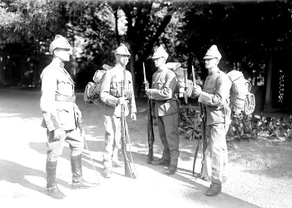 Infanteristen mit dem neuen Mützenmodell - CH-BAR - 3240744