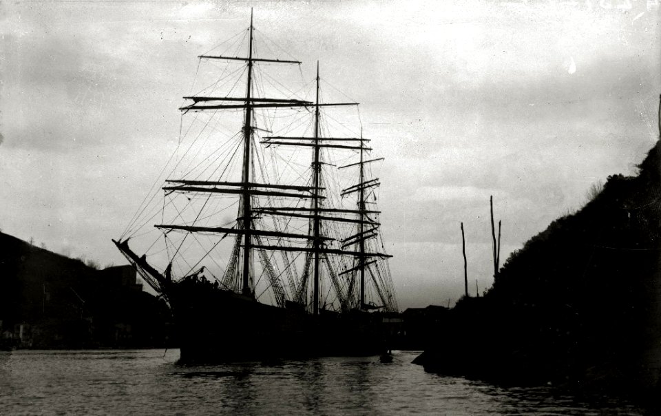 Imágenes del buque noruego 'Storskog' de 5000 toneladas en el puerto de Pasaia (1 de 1) - Fondo Car-Kutxa Fototeka
