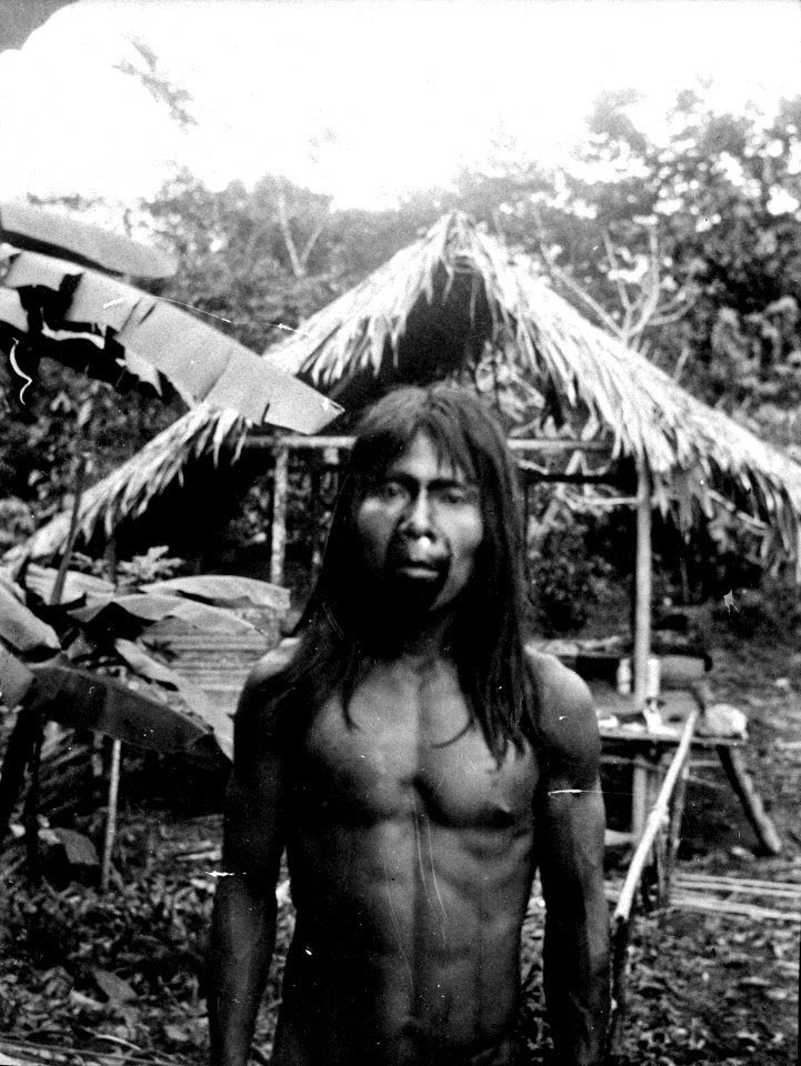 Indian med näsprydnad av silver. En face. Choco. Colombia - SMVK - 004060