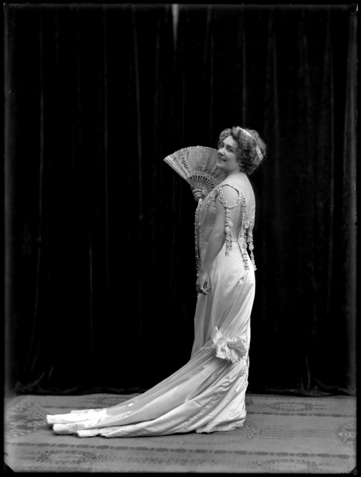 Inga Berentz in Frånskilda frun at Oscarsteatern 1909 - SMV - NB136