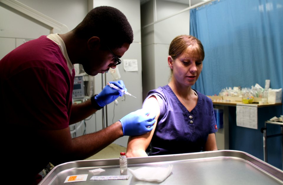 Influenza vaccinations in Afghanistan 141020-N-JY715-744