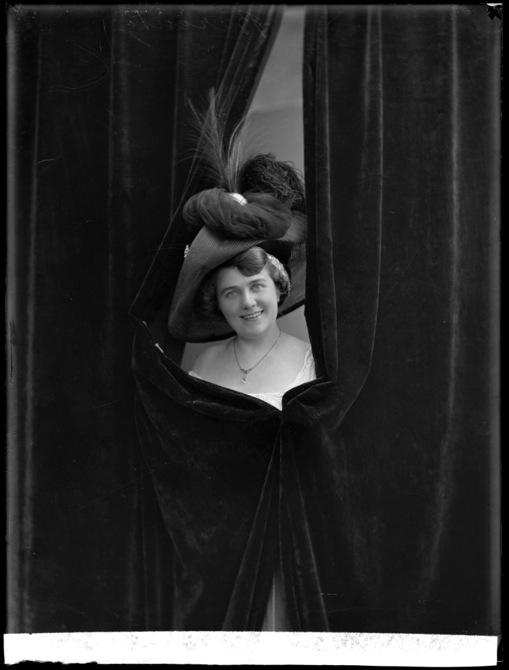 Inga Berentz, actor and singer - SMV - NB053