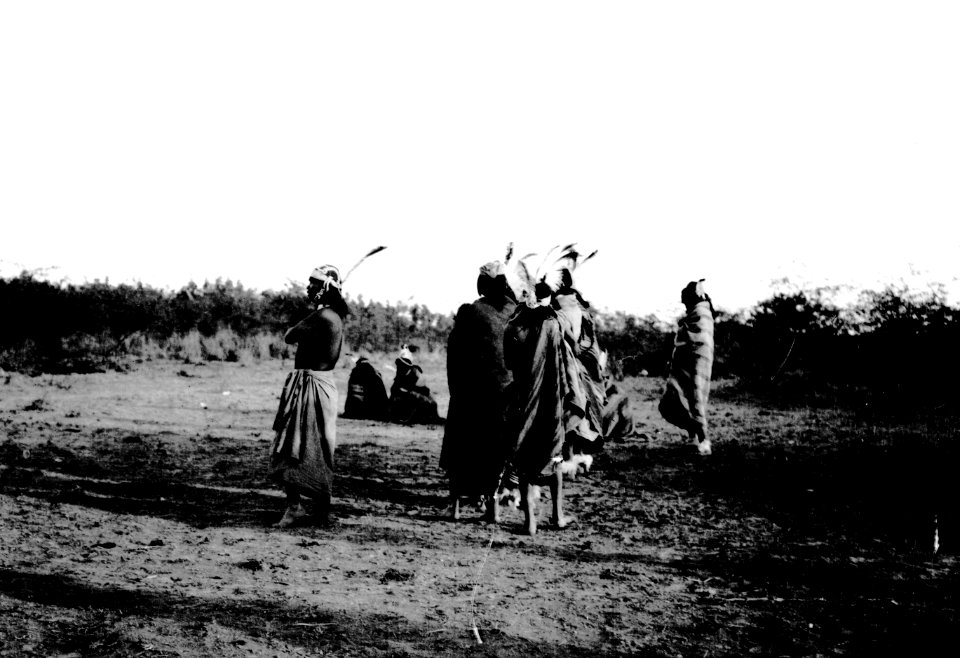 Indianer samlas till dans. Ashluslay och choroti (fotografititel, katalogkort) - SMVK - 004677