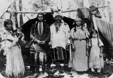 Indian Joe and family LCCN97518616 (cropped) photo