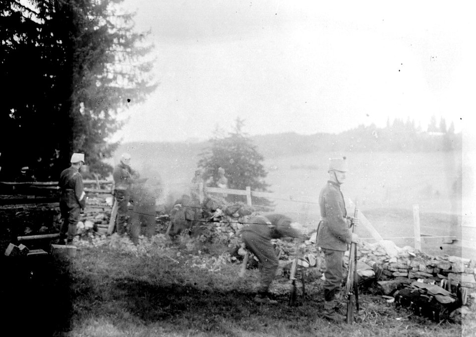 Infanteristen in einer Verteidigungsstellung - CH-BAR - 3240023