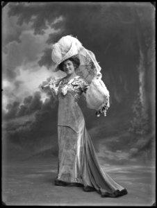 Inga Berentz in Frånskilda frun at Oscarsteatern 1909 - SMV - NB134