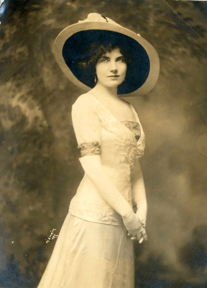 Inga Orner, opera singer (SAYRE 7615)