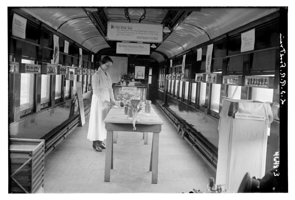 L.I.R.R. Food Train LCCN2014707382