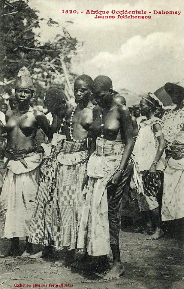 Jeunes féticheuses (Dahomey) (2)