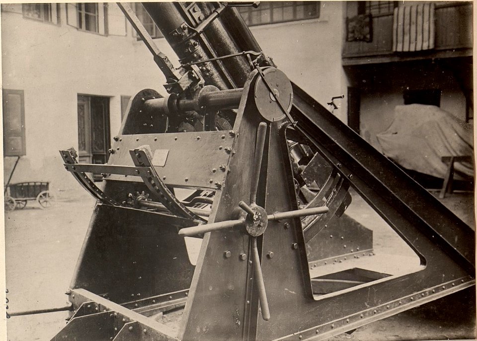 L.F.A Kanone Nro.l. Ansicht der Richtmaschine von links, System Oblt.d.R.Dr. Ing.v. KREYBIG. Gebaut in der Werkstätte der Z.Art.D. in St. VEIT a.d. Glan. Aufgenommen am 5.VII.1916. (BildID 15477071)