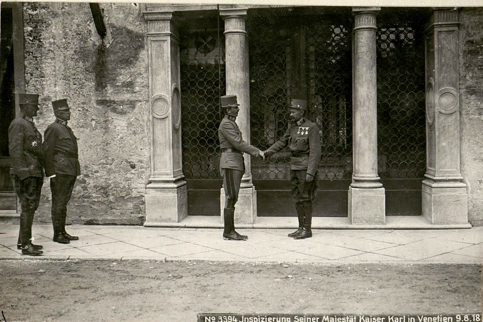 Jnspizierung Seiner Majestät Kaiser Karl in Venetien 9.8.18. (BildID 15621547)