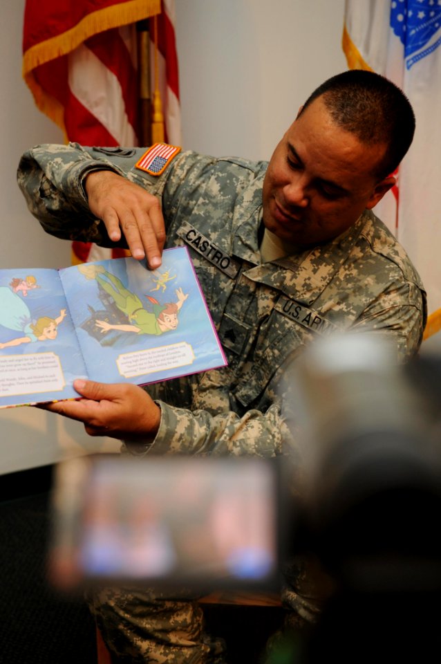 JTF GTMO troops parent from afar 110404-N-AT101-020