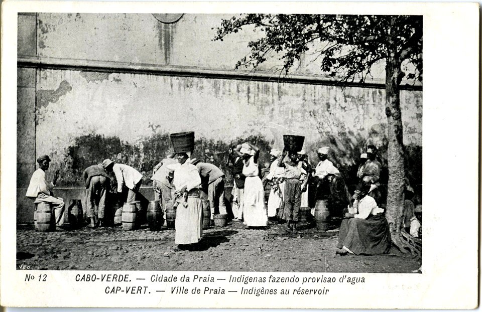 JRD - Cabo Verde – Cidade da Praia – Indígenas fazendo provisão d'água