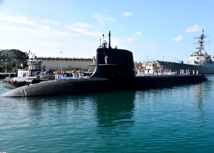 JS Hakuryu arrives in Pearl Harbor 150227-N-DB801-126