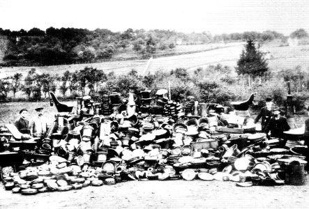 JW Hornung - Sammlung des Hausrats aus Kupfer und Messing am Westbahnhof (1916 EfT071B)