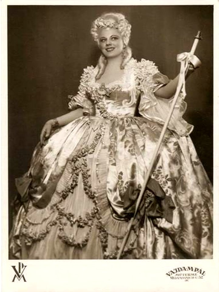 Júlia Osváth cca 1940