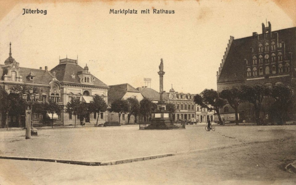 Jüterbog, Brandenburg - Marktplatz mit Rathaus (Zeno Ansichtskarten)