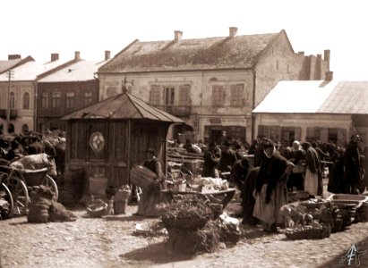 Jędrzejów. Rynek, pierzeja wschodnia, jarmark, 1914