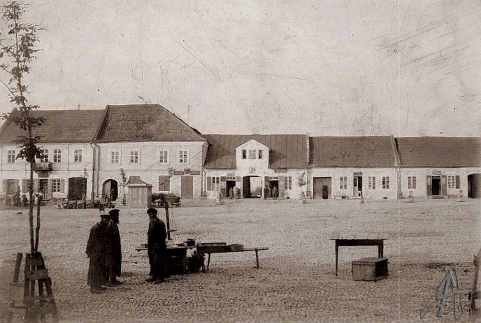 Jędrzejów. Rynek, południowa pierzeja, apteka Smagłowskich, 1893