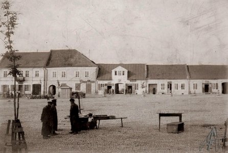 Jędrzejów. Rynek, południowa pierzeja, apteka Smagłowskich, 1893