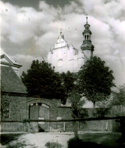 Jędrzejów. Kościół paraf. św. Trójcy photo