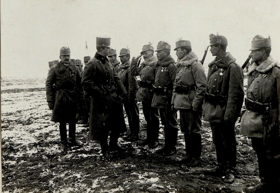 Karl I. besucht die in Altbunzlau und Brandeis stationierten Lothringer Dragoner, 26.3.1917 (BildID 15551470)