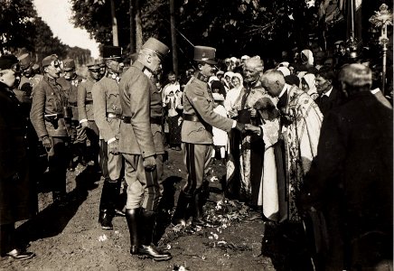 Karl I. besucht Jezierna am 30.7.1917 unmittelbar nach der erfolgreichen Gegenoffensive in Galizien (BildID 15566655)