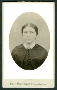 Karl F. Wunder CDV Brustbild Krankenschwester Schutzpapier Bildseite