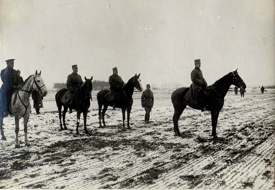 Karl I. besucht die in Altbunzlau und Brandeis stationierten Lothringer Dragoner, 26.3.1917 (BildID 15551365)