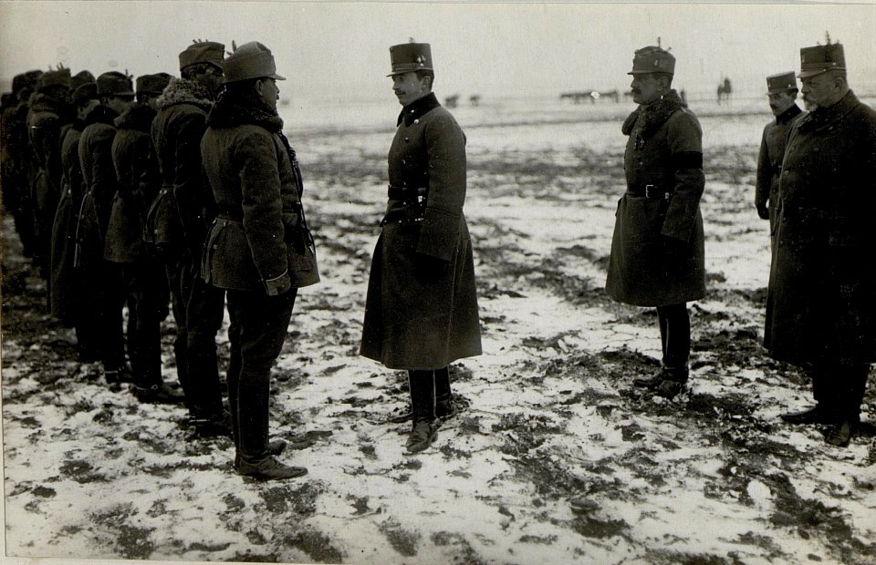 Karl I. besucht die in Altbunzlau und Brandeis stationierten Lothringer Dragoner, 26.3.1917 (BildID 15551393)