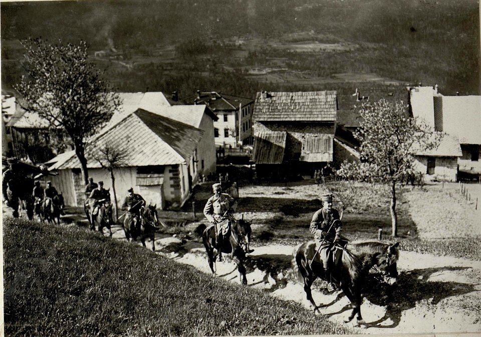Karl I. besucht Folgaria (Vielgereuth), 15.5.1917 (BildID 15552940)