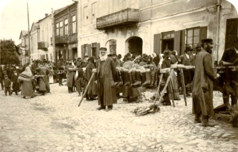 Jędrzejów. Rynek. Jarmark. Żydzi jędrzejowscy 1916