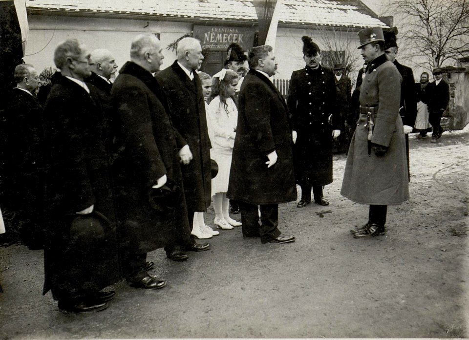 Karl I. in Altbunzlau anlässlich seines Besuches der Lothringer Dragoner, 26.3.1917 (BildID 15551526)