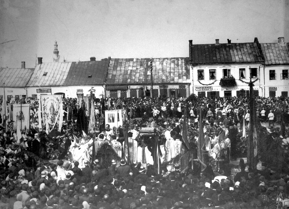 Jędrzejów. Rynek, uroczystość religijna, 1923
