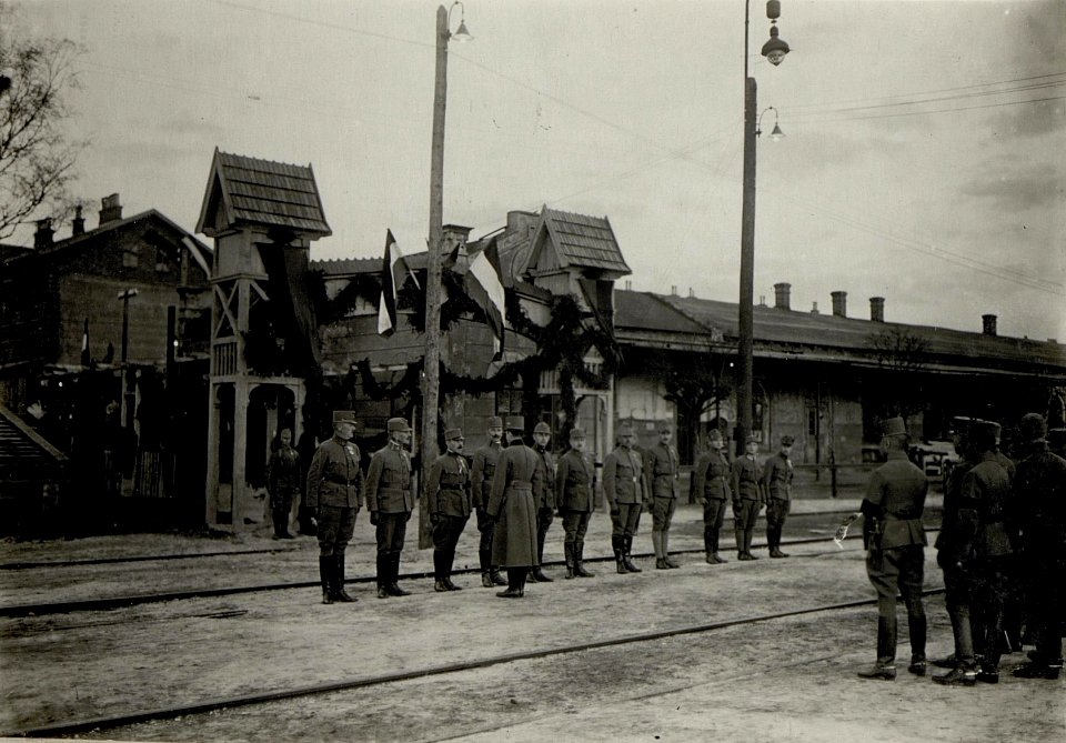 Karl I. besucht die kaiserlich deutsche Südarmee in Chodoriw, 3.5.1917 (BildID 15552667)