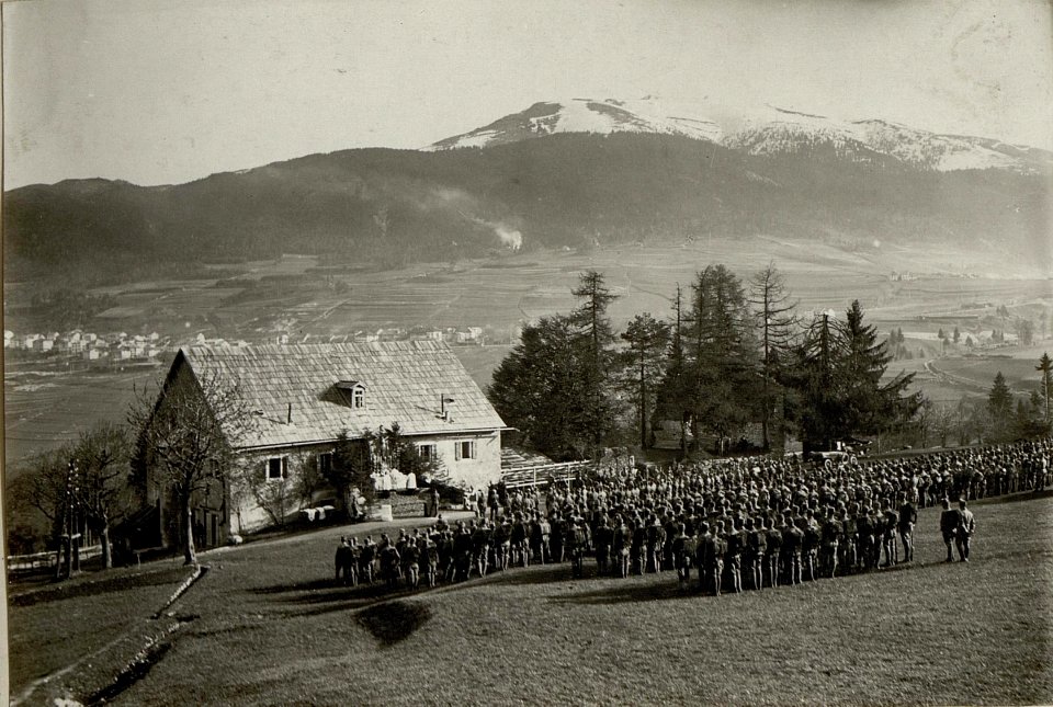 Karl I. besucht Folgaria (Vielgereuth), 15.5.1917 (BildID 15552912)