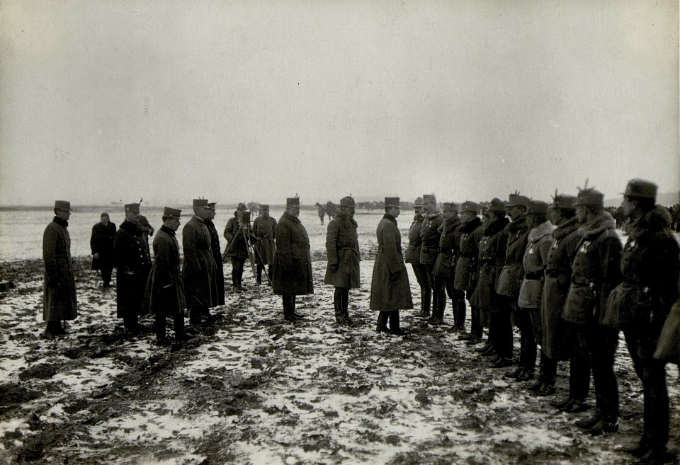 Karl I. besucht die in Altbunzlau und Brandeis stationierten Lothringer Dragoner, 26.3.1917 (BildID 15551421)